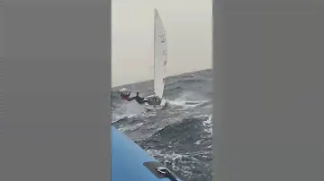 Huge waves + mini sailboat = Crazy sailing😎🔥🤤